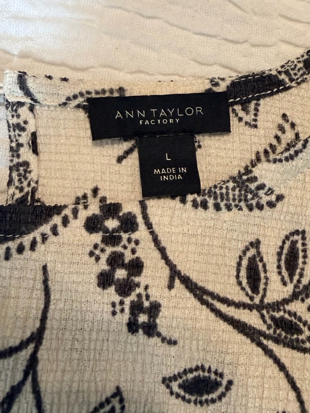 Ann Taylor Cream Black Floral Flutter Sleeve Blouse Smocked Hem Top 🌸 - Picture 4 of 7